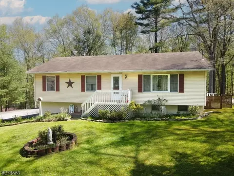6 Old Mashipacong Rd, Montague, NJ 07827