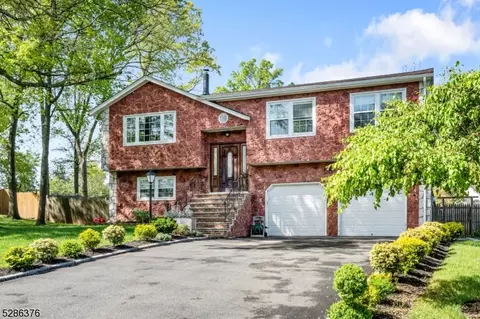 18 Snowdrift Dr, Piscataway, NJ 08854