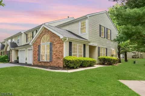 206 Grantham Dr, East Franklin, NJ 08873