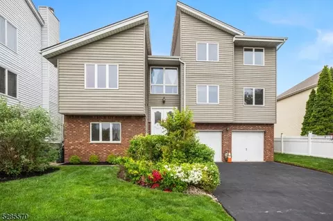 5 Jarico Dr, Wallington, NJ 07057