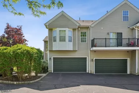 41 Four Oaks Rd, Bedminster, NJ 07921