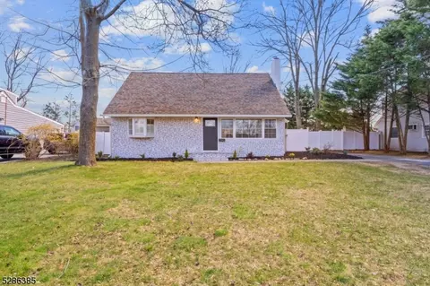 15 Garden Rd, Pompton Lakes, NJ 07442