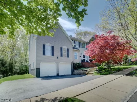 80 Fox Chase Ln, Roxbury Twp, NJ 07852