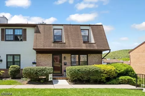 156 Cynthia Dr, Hackettstown, NJ 07840