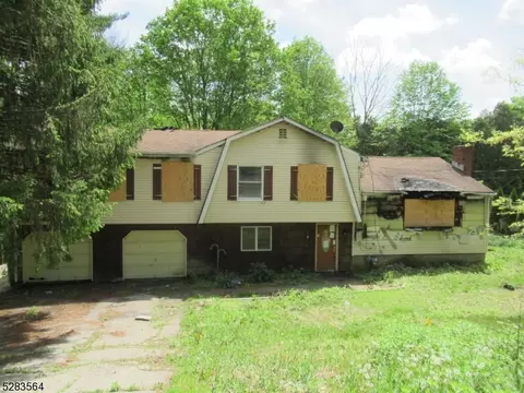 896 Union Valley Rd, West Milford, NJ 07480