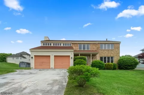 1 Derry Dr, Willingboro, NJ 08046