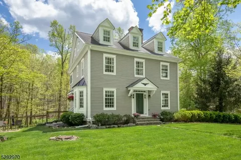 33 Sawmill Rd, Lebanon, NJ 08833
