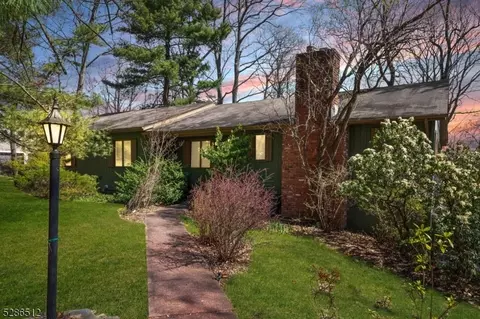 414 Summit Rd, Mountainside, NJ 07092