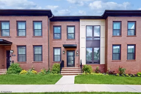 80 E Hartwick Dr, Skillman, NJ 08558