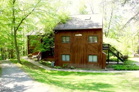 14 Augusta Dr #4, Vernon, NJ 07462