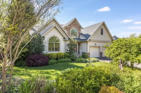 9 Himsl Ct, West Orange, NJ 07052