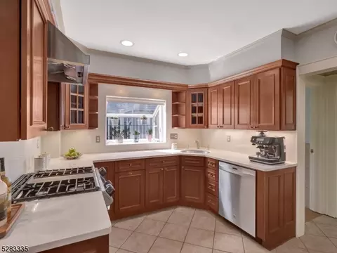 84 Elm St, Millburn, NJ 07041 photo 17