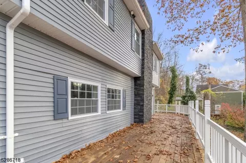 130 Fairlawn Dr, West Milford Twp, NJ 07421