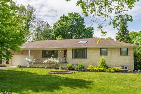 1 Spruce Ln, Montville Twp, NJ 07058
