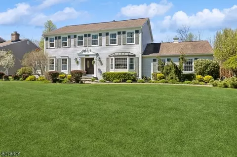 4 Stratford Ct, Montville, NJ 07045