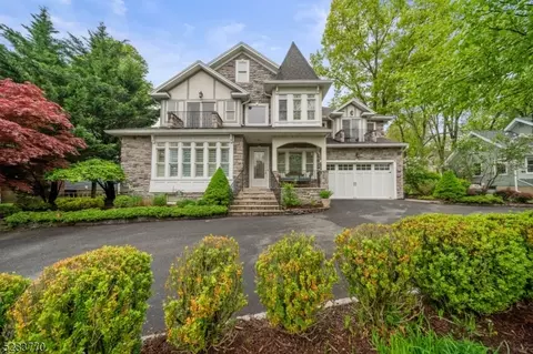 79 Lake Dr W, Wayne, NJ 07470