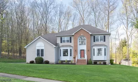 4 Cardinal Ln, Mount Olive, NJ 07828
