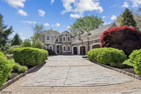 3 Mellon Pl, Livingston, NJ 07039