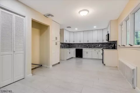 657 Indian Rd, Wayne, NJ 07470 photo 7