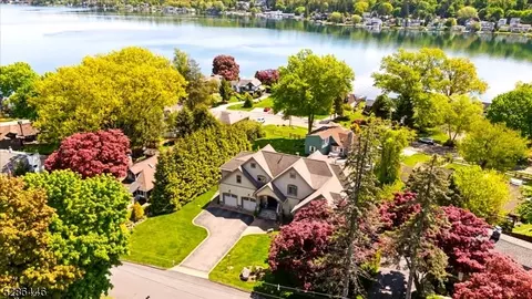 10 Heighwood Trl, Sparta, NJ 07871