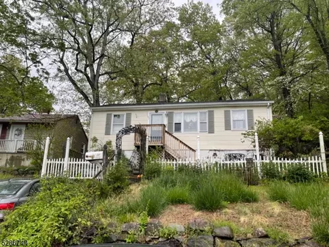 82 Skyline Lake Dr, Ringwood, NJ 07456