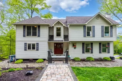 515 E Shore Trl, Sparta, NJ 07871