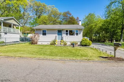 7 Williams Trl, Hopatcong, NJ 07843