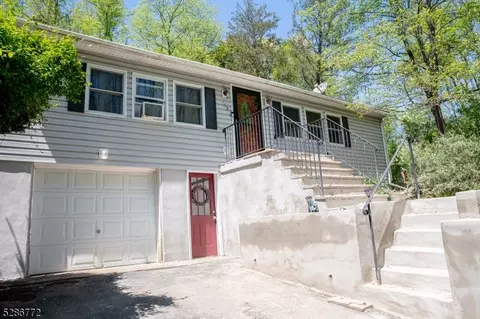 709 Willow Dr, Newton, NJ 07860