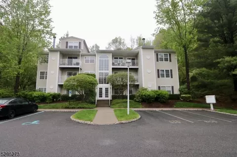 64 Brookside Ln, Mount Arlington, NJ 07856