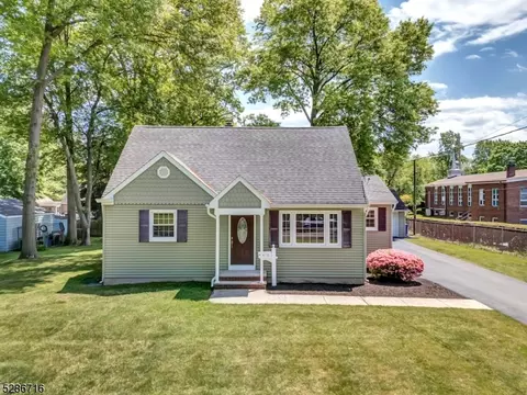11 Edgar Ave, Green Brook, NJ 08812