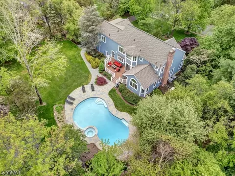 26 Deer Creek Dr, Bernards, NJ 07920