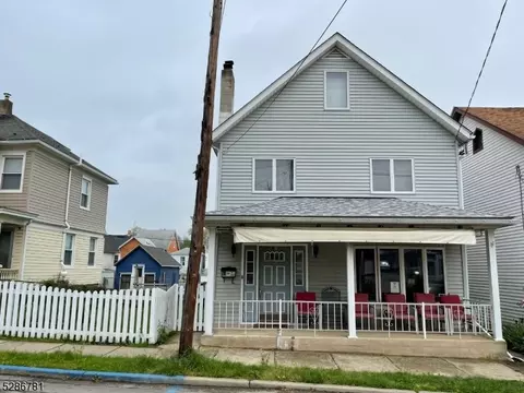 33 Railroad Ave, Phillipsburg, NJ 08865