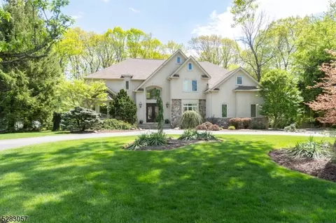 17 Canterbury Rd, Denville, NJ 07834