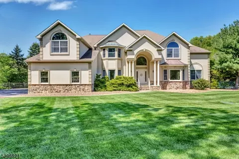 25 Primrose Ln, Bernards, NJ 07920