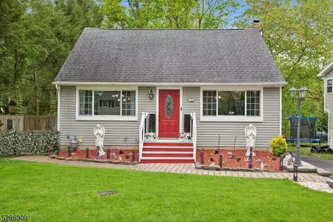 16 Belton St, Stanhope, NJ 07874