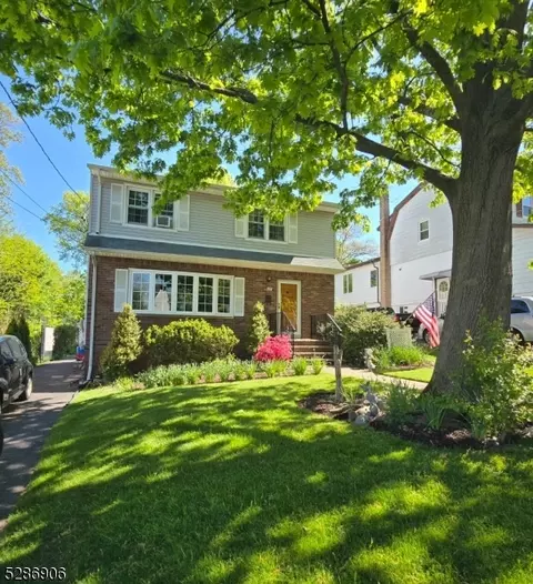 33 Woodrow Pl, West Caldwell, NJ 07006
