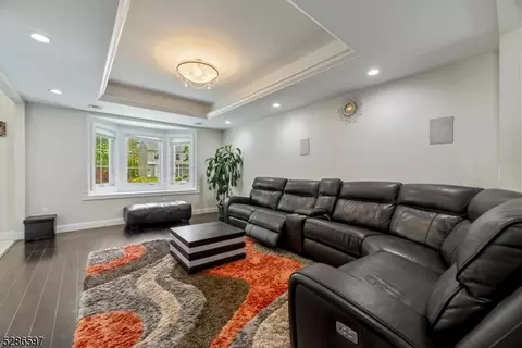 8 Firethorn Dr, Edison, NJ 08820 photo 6