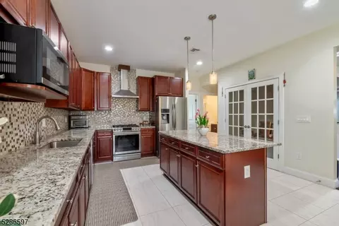 8 Firethorn Dr, Edison, NJ 08820 photo 10