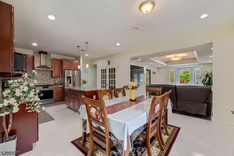 8 Firethorn Dr, Edison, NJ 08820 photo 12