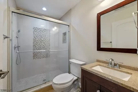 8 Firethorn Dr, Edison, NJ 08820 photo 17