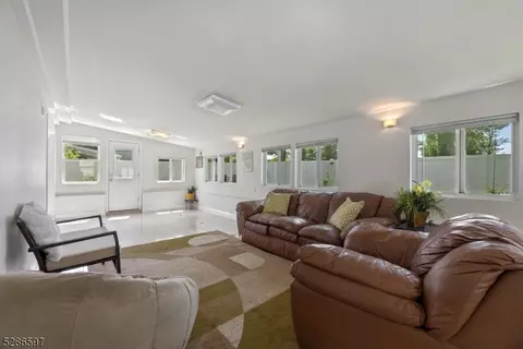 8 Firethorn Dr, Edison, NJ 08820 photo 14