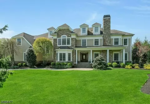 268 Glen Pl, Franklin Lakes, NJ 07417