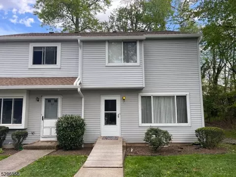 85 Woodland Dr, Roselle, NJ 07203