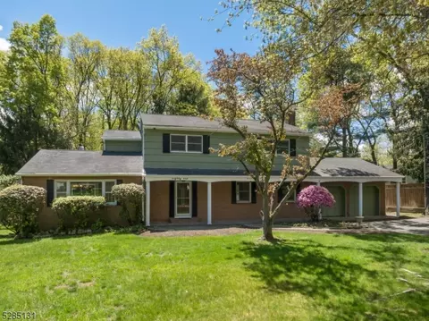81 Brooklawn Dr, Morris Plains, NJ 07950