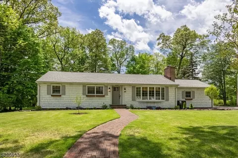 19 Woodfield Dr, Hanover, NJ 07981