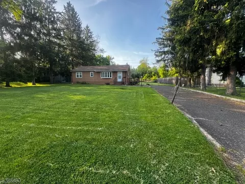 58 Meadowview Rd, Long Hill, NJ 07946