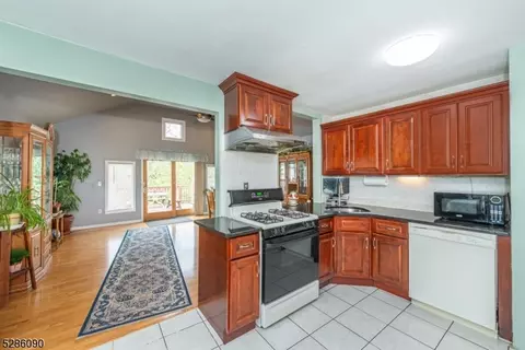36 Highview Dr, Clifton, NJ 07013 photo 6