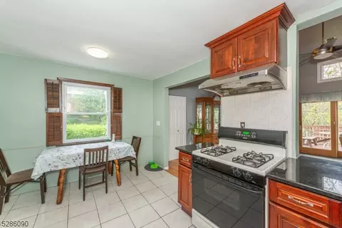 36 Highview Dr, Clifton, NJ 07013 photo 9