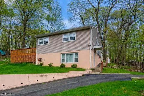 12 Bayview Ave, Hopatcong, NJ 07843