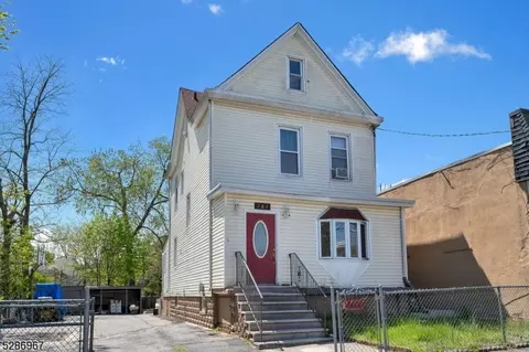 261 South Pkwy, Clifton, NJ 07014